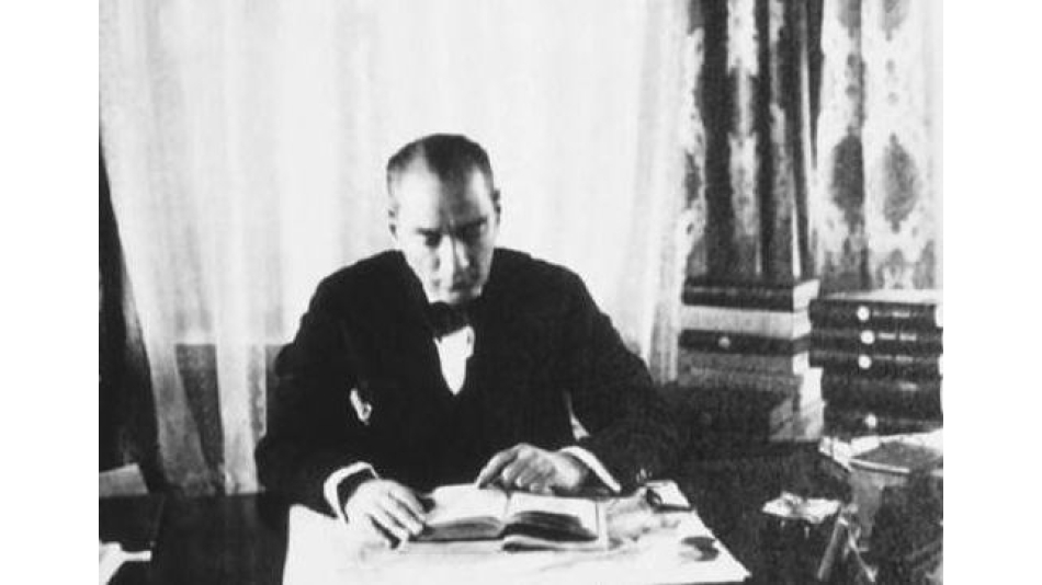 Atatürk - Ahmet Hamdi TANPINAR